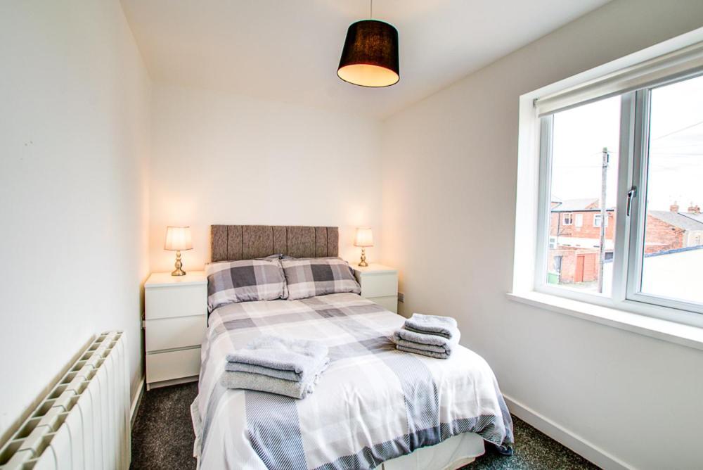 Sunderland Short Stays 2 Bedroom Apartment Free Parking Fulwell Sr6 المظهر الخارجي الصورة